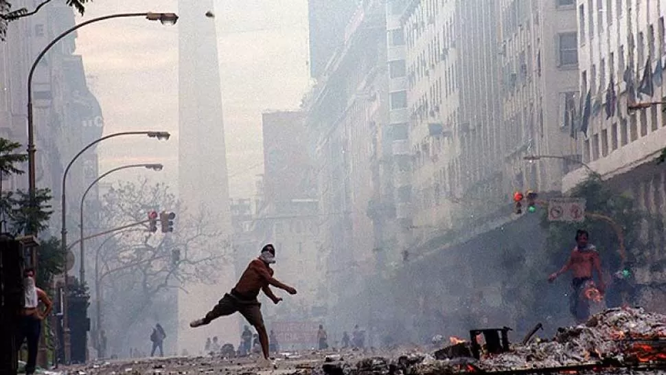 CAOS. Muchas de las víctimas fueron atacadas en las inmediaciones de la Plaza de Mayo, en Buenos Aires. FOTO TOMADA DE CLARIN