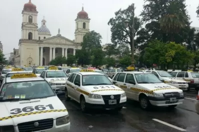 Taxistas levantaron la medida de fuerza, tras acordar una reunión con el Gobierno