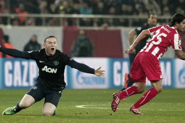Chori Domínguez anotó en el triunfo de Olympiakos sobre Manchester United