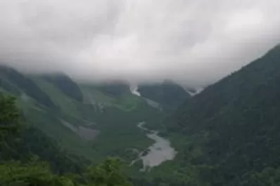 Derrumbes, crecidas de ríos y neblinas en las rutas a Catamarca