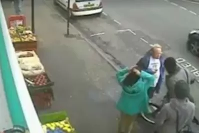 Un hombre mató a otro de una trompada y quedó filmado