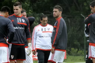 Ramón Díaz probó una defensa de cuatro con el regreso de Jonatan Maidana