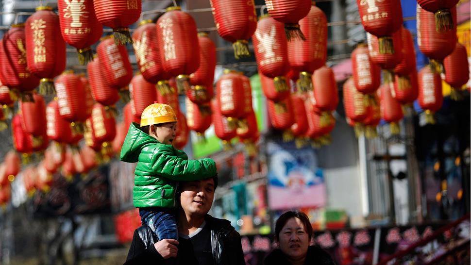 La policía china rescata a 382