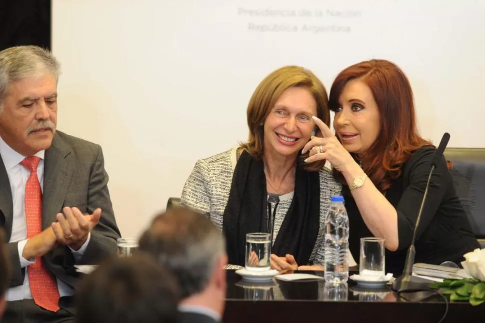 EN LA ROSADA. En abril de 2013, Cristina Fernández y Beatriz Rojkés compartieron un acto en Buenos Aires. telam (archivo)