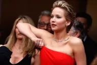 Jennifer Lawrence se cayó de nuevo en los Oscar
