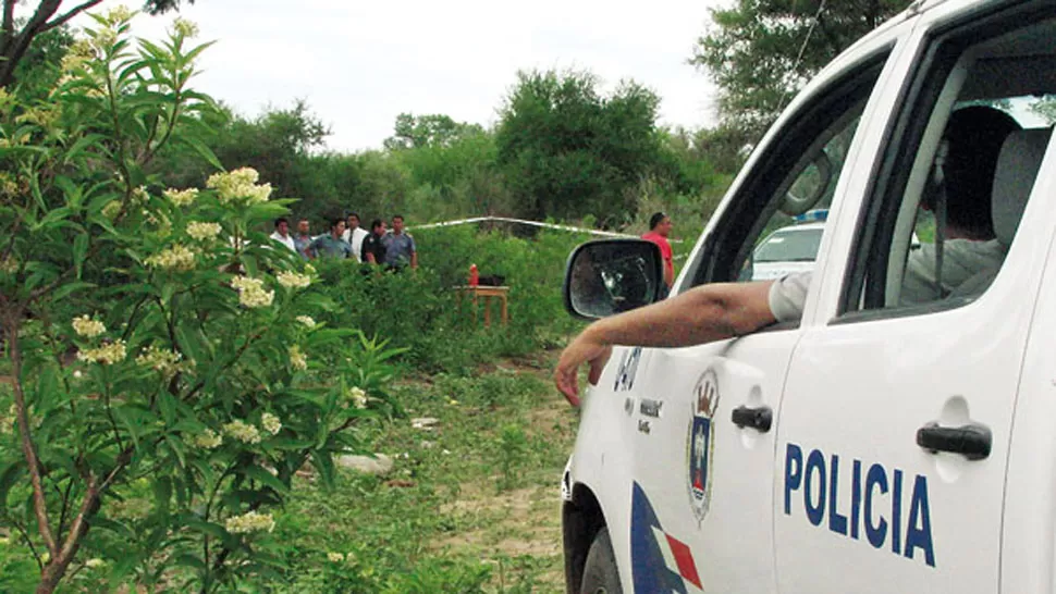 ABERRANTE. El niño estaba en una sábana, entre los matorrales. FOTO TOMADA DE ELLIBERAL.COM