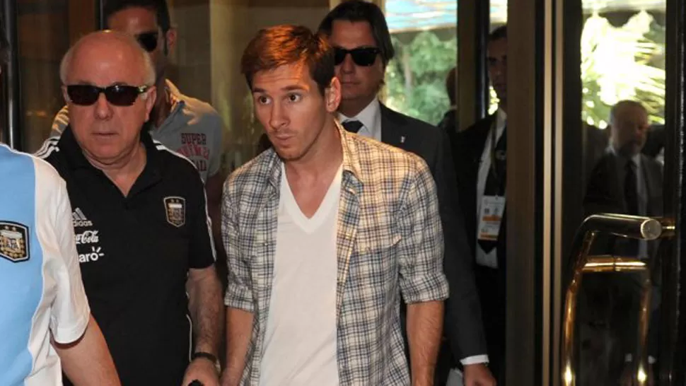 ARRIBO. Messi llegó a Rumania, donde Argentina jugará un amistoso. FOTO TOMADA DE MINUTOUNO.COM.AR
