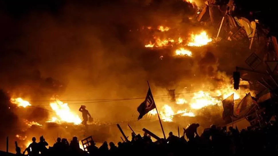 GUERRA INMINENTE. El clima de tensión se tradujo en disturbios en Ucrania. REUTERS
