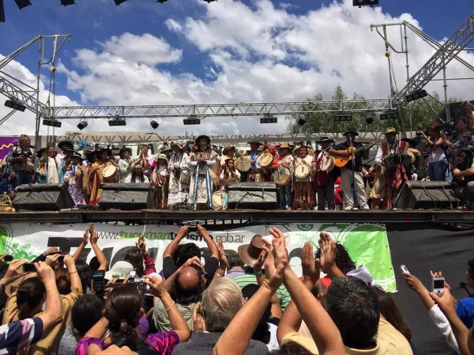 PRESENTACIÓN EN SOCIEDAD. La Pachamama, en el centro del escenario. prensa ente tucuman turismo 