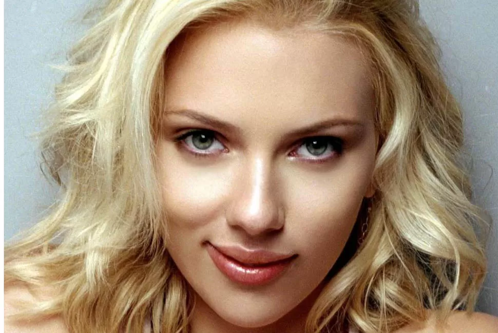 FELIZ. El septiembre, Scarlett Johansson se comprometió con su actual pareja. FOTO TOMADA DE WRITEMOHR.COM