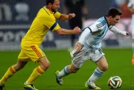 Messi: la cancha no ayudó para hacer un buen partido