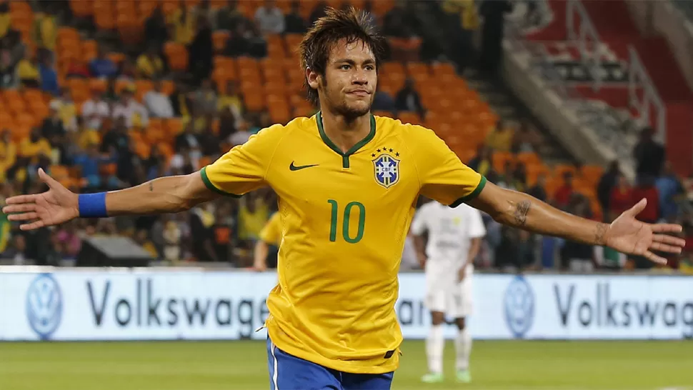 GOLEADOR. Neymar anotó tres de los cinco goles de Brasil en el triunfo sobre Sudáfrica. Los otros dos los anotaron Oscar y Fernandinho. REUTERS