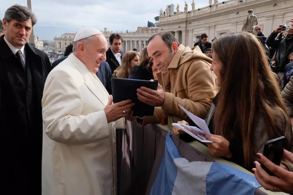 EMOCIÓN. Pedro Pujol le cuenta al Papa sobre el proyecto Fazenda. L’Osservatore Romano