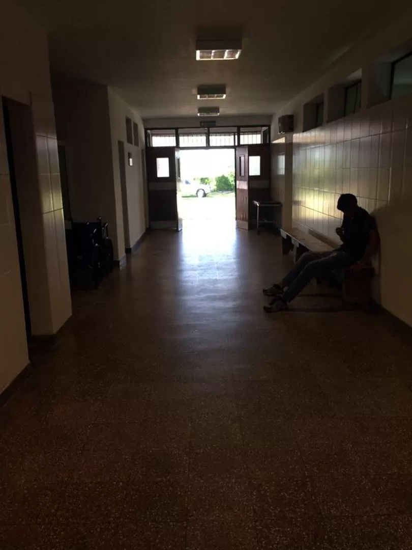 VACÍO Y DESOLACIÓN. Así permaneció, ayer, el hospital de Concepción. LA GACETA / FOTO DE GABRIELA BAIGORRI