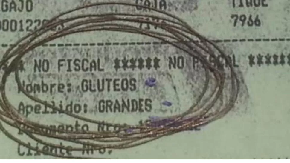 LA PRUEBA. En el ticket se nombra en forma peyorativa a la mujer. FOTO TOMADA DE LAVOZ.COM.AR