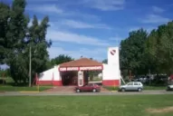 Incendiaron tres quinchos de un predio de Independiente