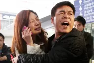 Desconsuelo entre los familiares de los pasajeros del avión desaparecido