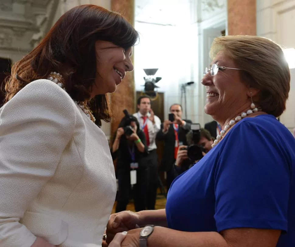 EN SANTIAGO. La Presidenta Cristina Fernández se reunió con Michelle Bachelet, que tomará posesión hoy. presidencia de la nación