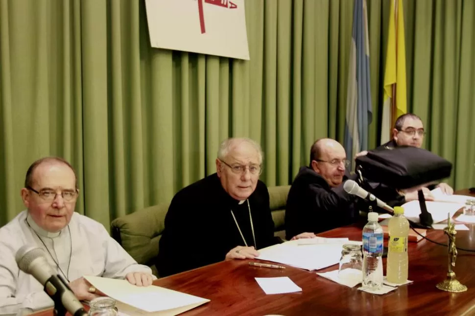 CONFERENCIA EPISCOPAL. Monseñor Arancedo preside la asamblea de obispos que ayer analizó los efectos sociales del tráfico de la droga. dyn