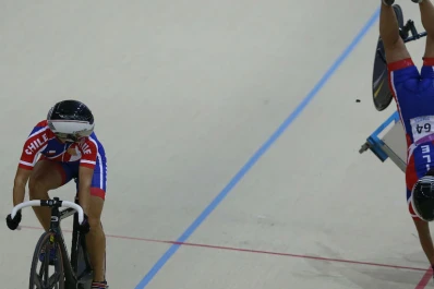 Impactante choque de una ciclista durante los Juegos Odesur