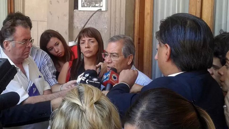 ANUNCIO. Toledo comunicó el paro por 48 horas apenas finalizó la reunión con el Gobierno. FOTO TOMADA DE TWITTER / @PAUMIRKIN