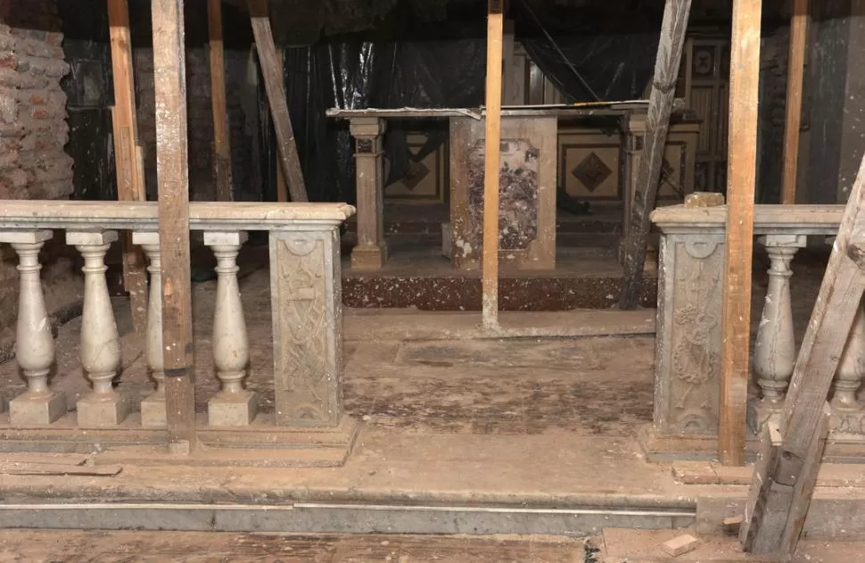 PRESERVADO. El altar de mármol de la Capilla está casi intacto. LA GACETA / FOTO DE ANTONIO FERRONI