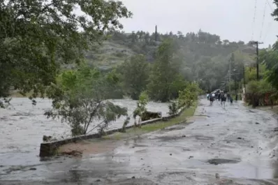 Una crecida dejó evacuados en Carlos Paz