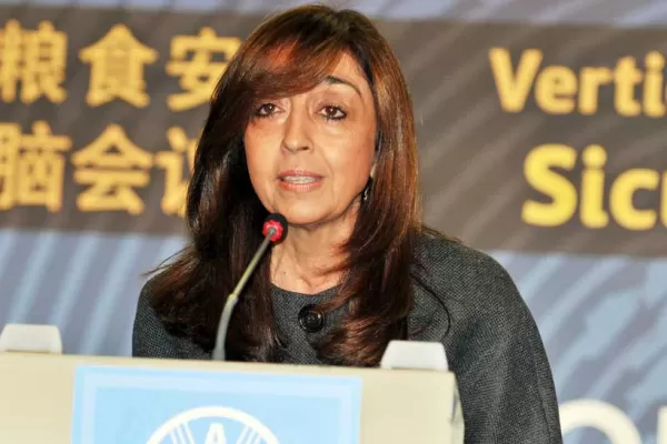 Formalizaron a Squeff como embajadora en Francia