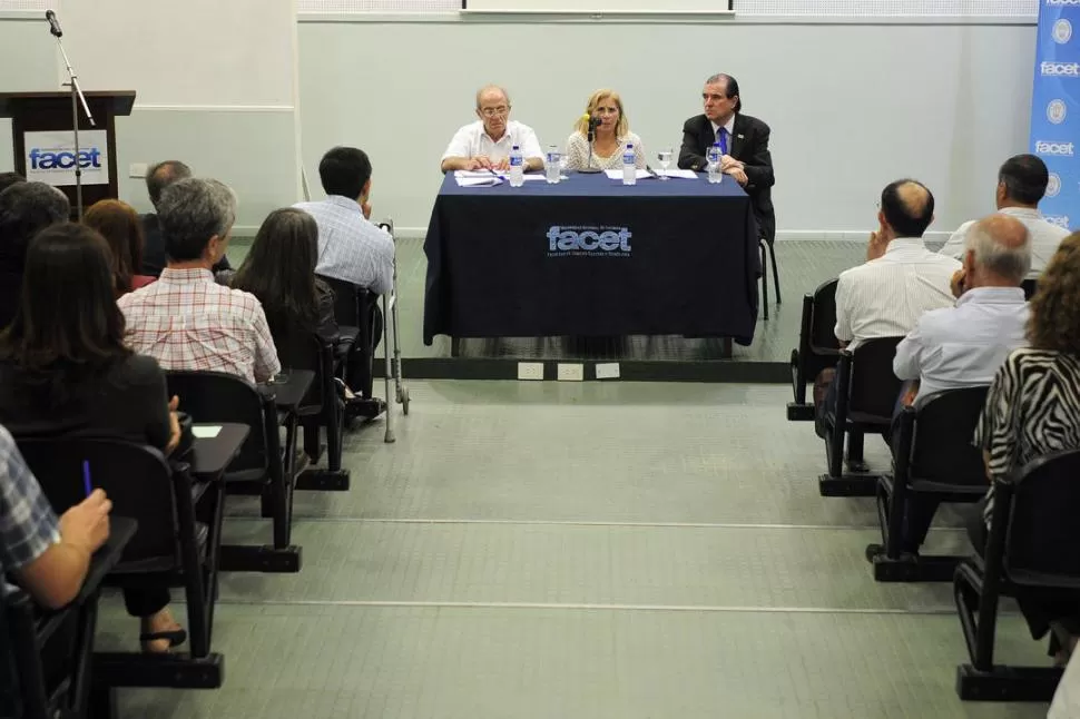 DISERTANTES. García y Bardón estuvieron acompañados por el funcionario de Exactas Carlos Rodríguez (derecha). la gaceta / foto de analia jaramillo 