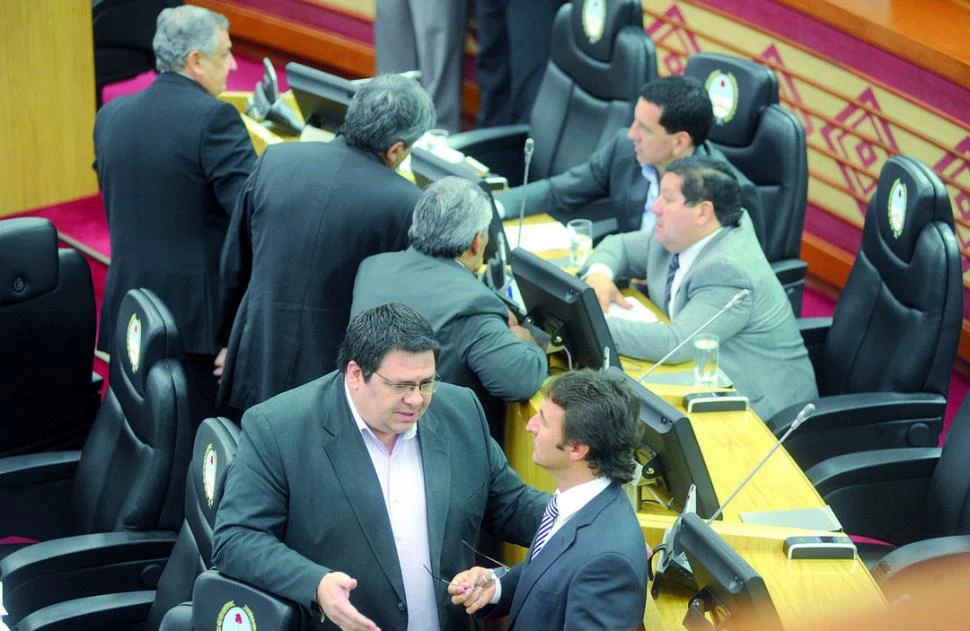 SESIÓN. Oficialistas -atrás- y opositores -adelante- discutieron a pleno. la gaceta / foto de antonio ferroni