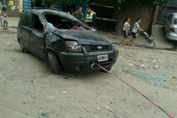 “Flay” Roldán lucha por su vida luego de volcar con su camioneta