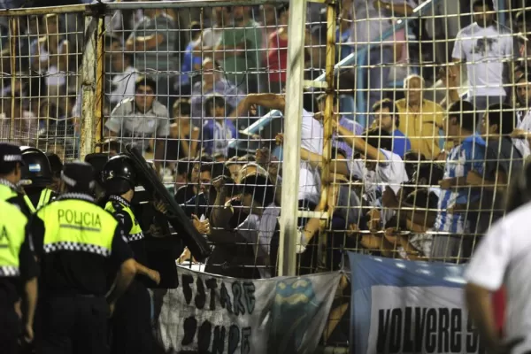 Ordenó secuestrar el fernet en la cancha y le robaron la moto