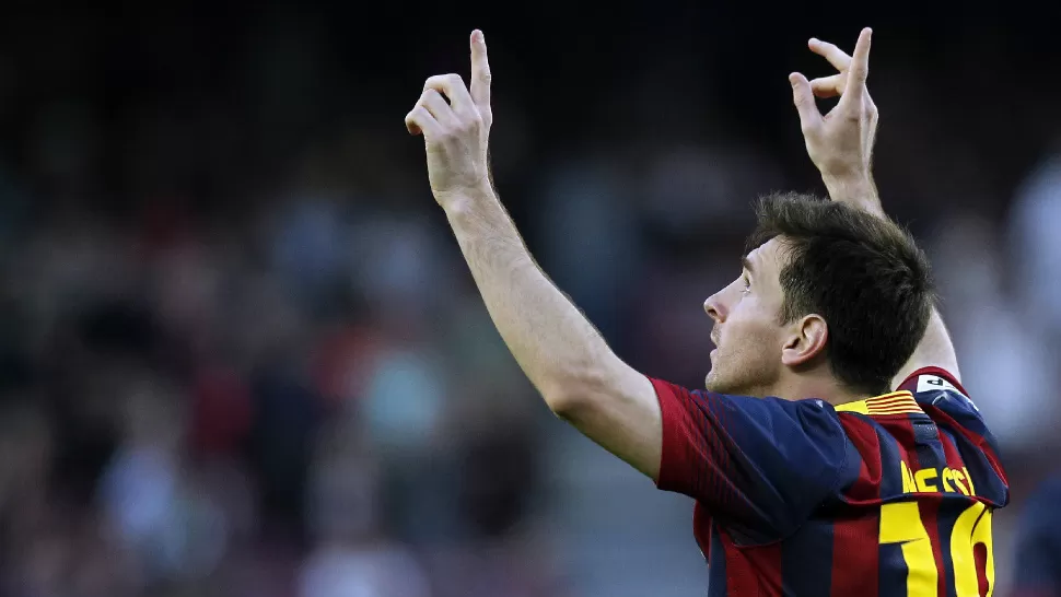RECORD. Lionel Messi convirtió hoy tres goles y se apoderó de un nuevo record personal en Barcelona, al convertirse en el máximo goleador en la historia del club catalán. REUTERS