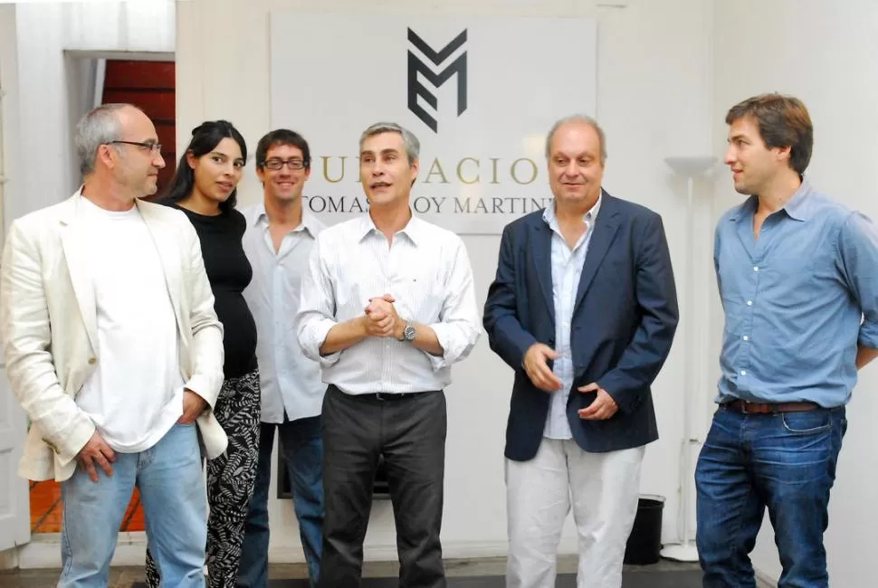 LEGADO. Hijos de Tomás Eloy Martínez y el ministro de Cultura porteño, Hernán Lombardi, anuncian la apertura del archivo del escritor. TELAM