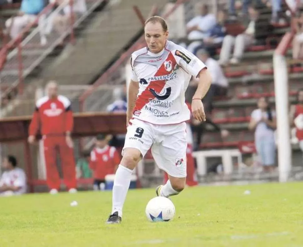 PELIGROSO. Enzo Noir convirtió un gol en el triunfo de Guaraní.  
