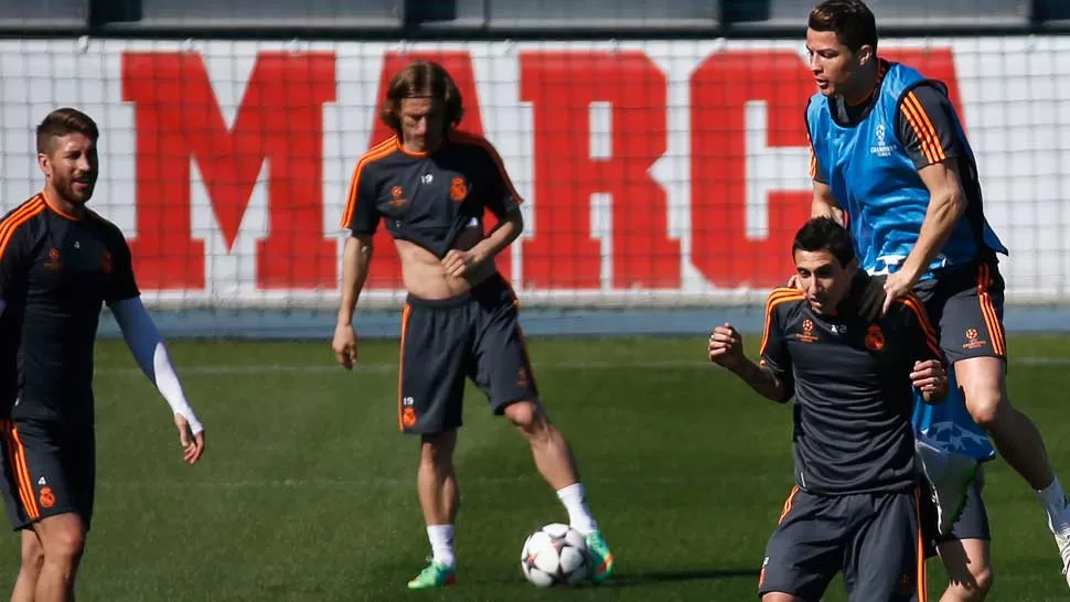 POCOS. CR7 y Di María serán algunos del puñado de titulares que Ancelotti mandará esta tarde al Bernabéu. REUTERS