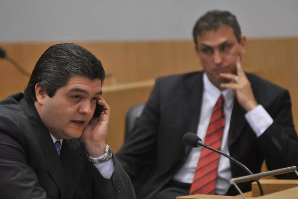 CAMBIOS. Marcuzzi (izquierda) responde al legislador Rolando Alfaro; el saliente Dumit (derecha) al massismo. la gaceta / foto de ANALÍA JARAMILLO (archivo)