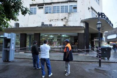 Se desprendió parte de un dintel del Mercado del Norte