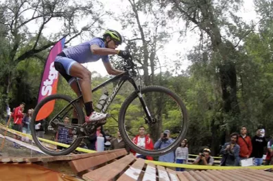 Jujuy recibe con honores a la ciclista Apaza, que consiguió medalla de oro en los Juegos Odesur