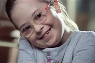 Niños con síndrome de down explican a futura madre cómo será su bebé