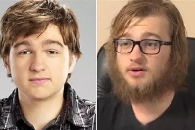El drástico cambio de look del chico de “Two and a half men”