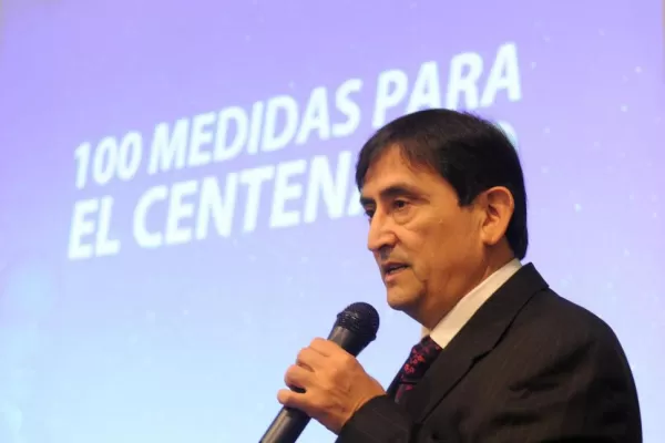 Martínez promete que impulsará las audiencias públicas y los referendos en la UNT