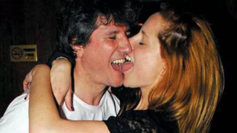 ENAMORADOS. Boudou y su novia, Agustina Kampfer, a los besos. FOTO TOMADA DE LAVENTANAINDISCRETADEJULIA.COM