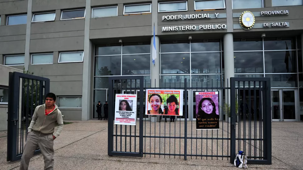 ESPERA. El juicio se desarrolla en la Ciudad Judicial de Salta. LA GACETA / FOTOS DE DIEGO ARÁOZ