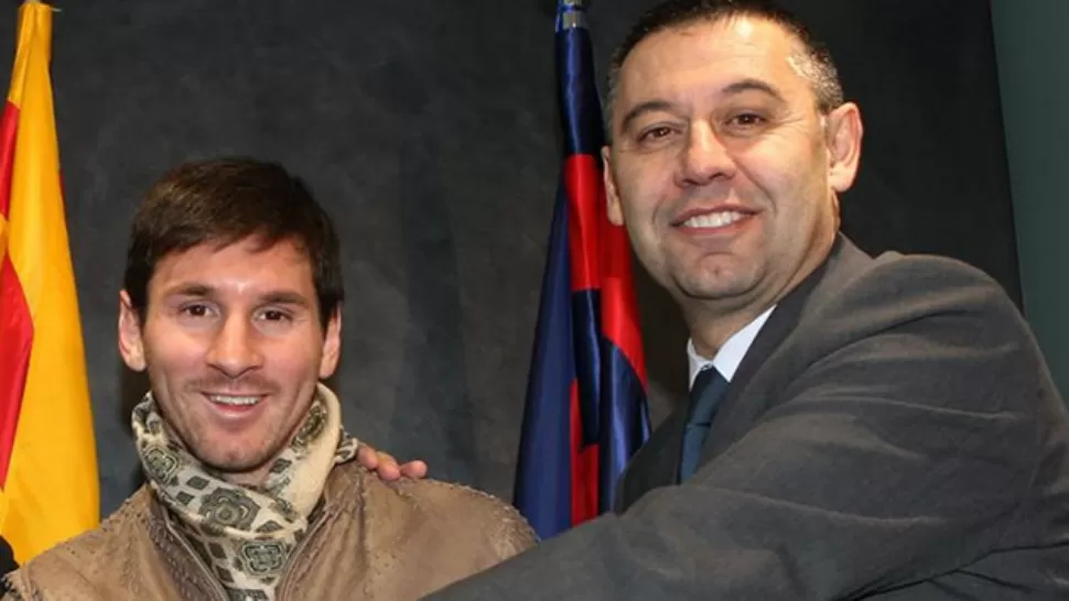 PROTAGONISTAS. Josep María Bartomeu, presidente de Barcelona, dijo que no imagina un futuro del equipo catalán sin el astro rosarino Lionel Messi.