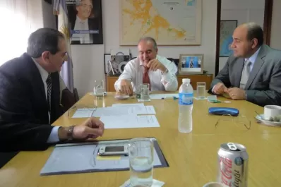 Alperovich firmó un convenio para la recepción de $ 320 millones