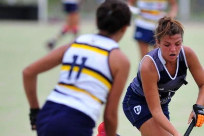 Universitario venció a Lawn Tennis y sigue invicto