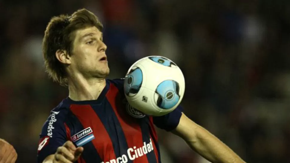 HEROE. Walter Kannemann anotó el gol del triunfo para San Lorenzo, a tres minutos del final del partido. 