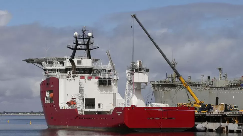 BUQUE MILITAR. La embarcación australiana Ocean Shield detectó las señales. FOTO TOMADA DE MINUTOUNO.COM