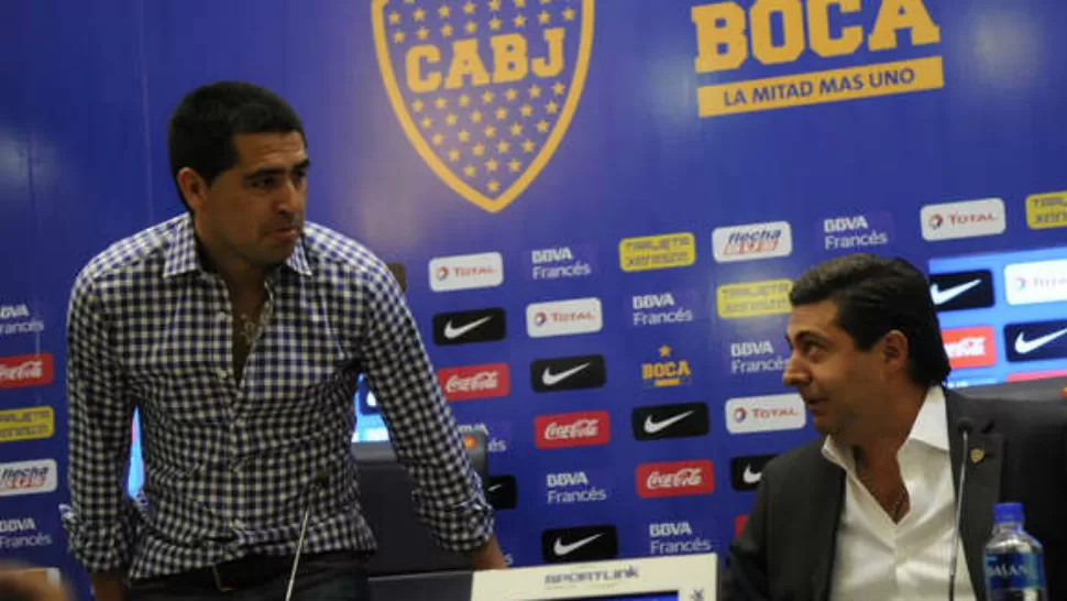 SE VA RIQUELME? El máximo dirigente de Boca, Daniel Angelici, señaló que Riquelme es un jugador distinto y que tendrá trato de ídolo en la negociación pero advirtió que el club está por encima de todos los nombres.